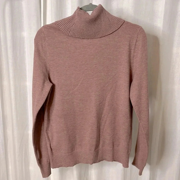 Turtleneck Sweater Lightweight Blush,  Size M - Picture 4 of 7